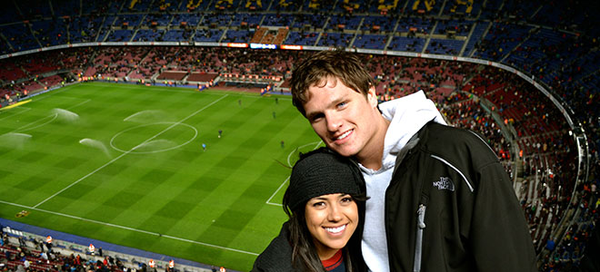 Un couple très satisfait du match du FC Barcelone au Camp Nou