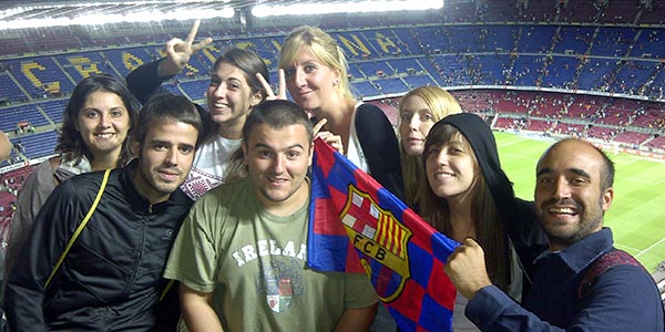 Un groupe de clients satisfait après la victoire du Barça