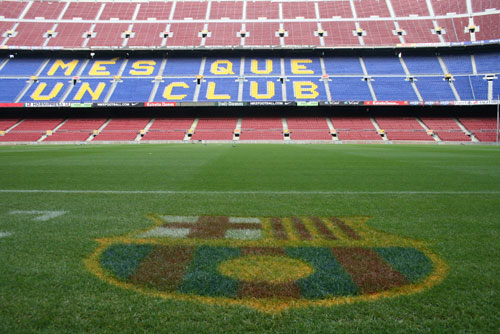 Mes que un club et logo FC Barcelone sur la pelouse Camp Nou