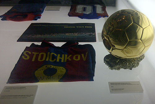 Hristo Stoichkov - Ballon d'Or et maillot du FC Barcelone